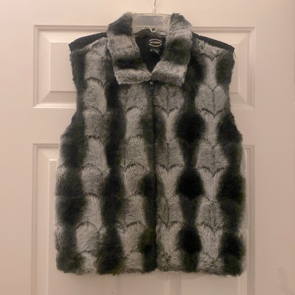 Unique black and gray faux fur vest - Picture 2 of 6